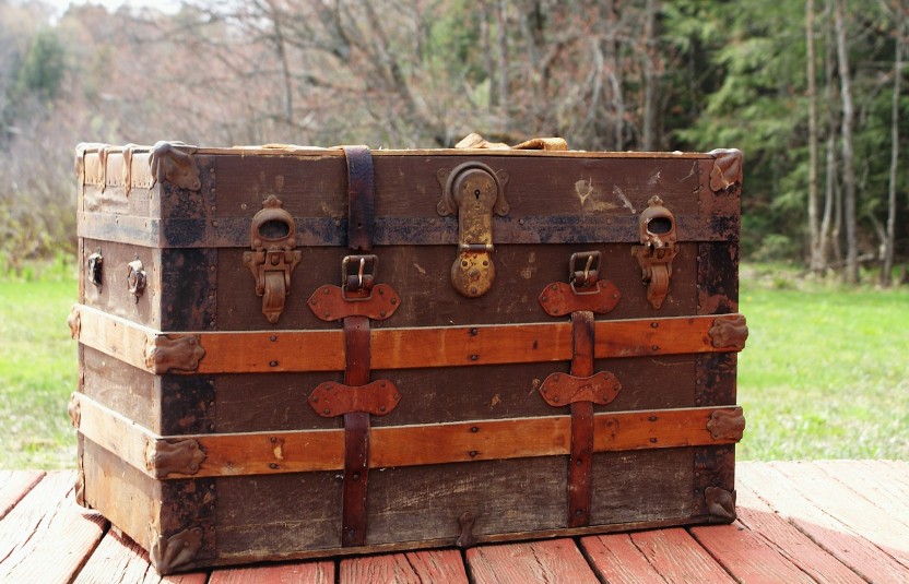 Beginner-friendly DIY wooden storage box project with lid